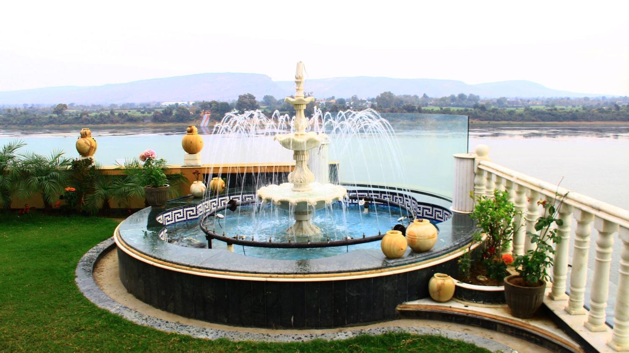 Treehouse Narmade A Riverfront Resort & Spa Narmadapuram Hoshangabad Экстерьер фото