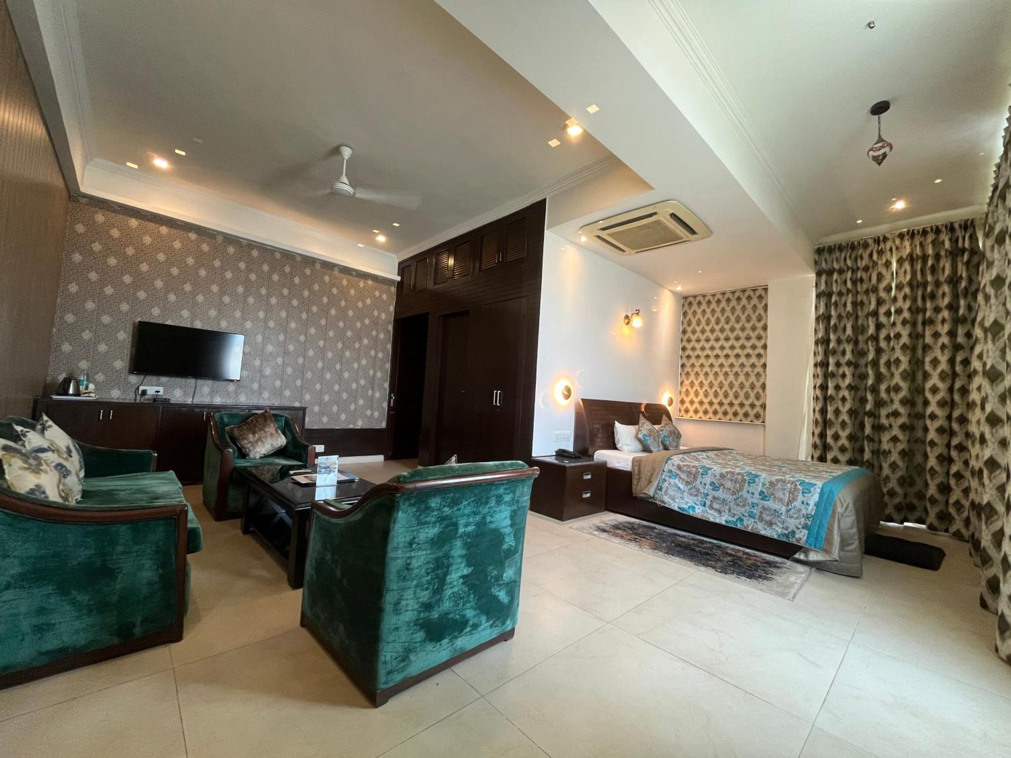 Treehouse Narmade A Riverfront Resort & Spa Narmadapuram Hoshangabad Экстерьер фото