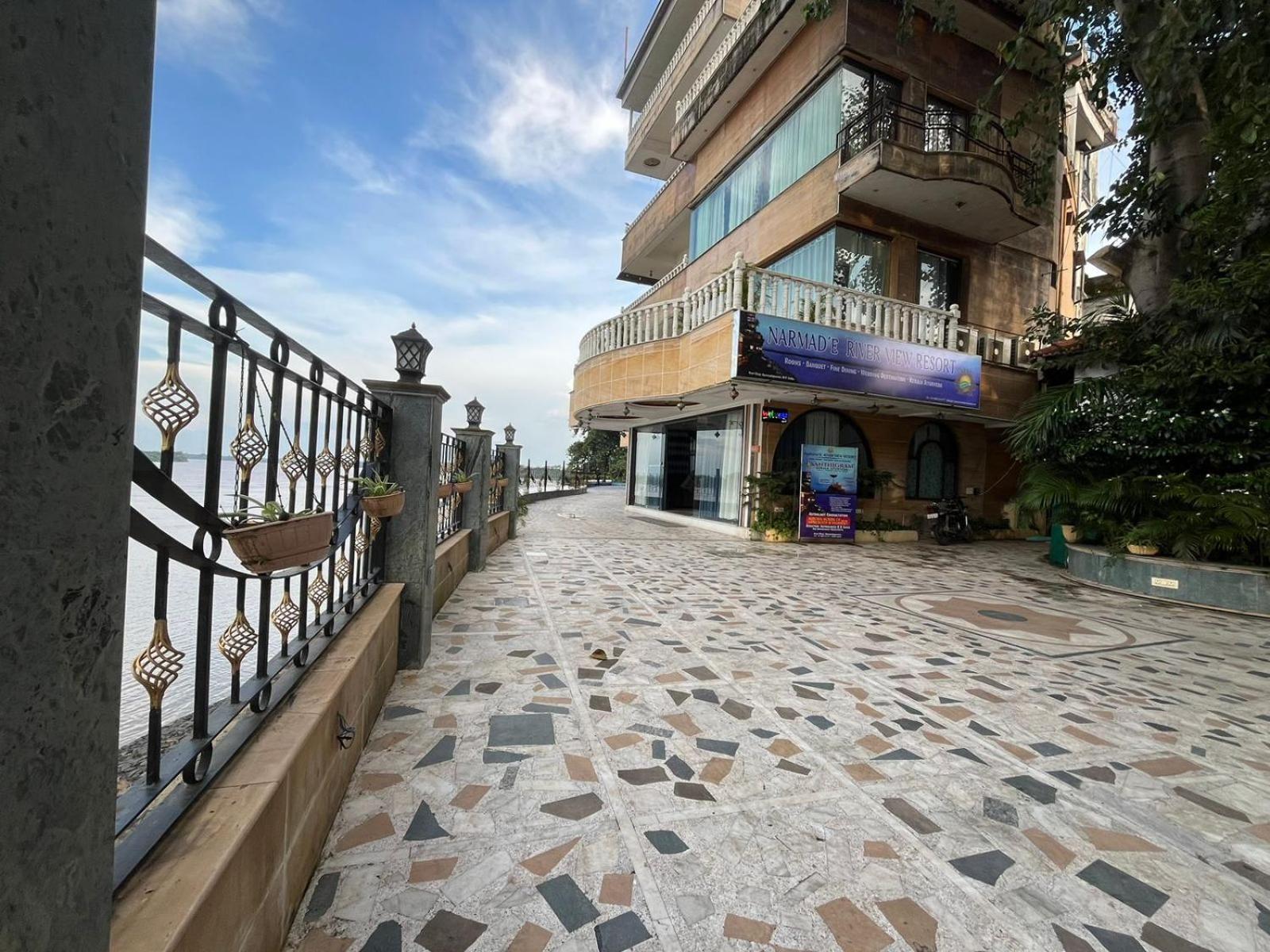 Treehouse Narmade A Riverfront Resort & Spa Narmadapuram Hoshangabad Экстерьер фото